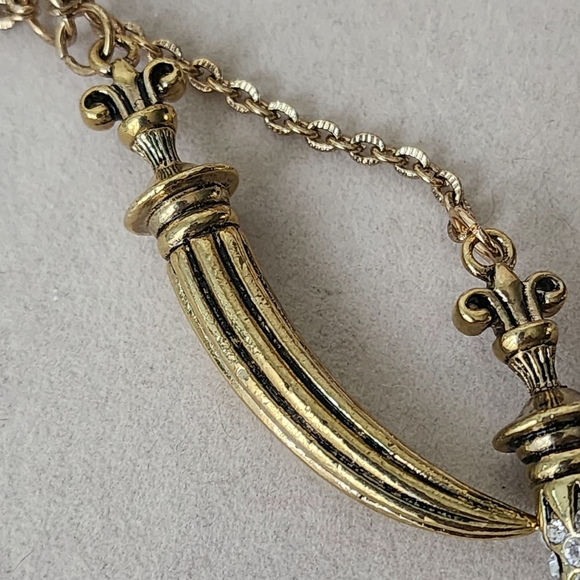 Vintage Gold Double Dagger Pendant Chain Necklace - Picture 5 of 8